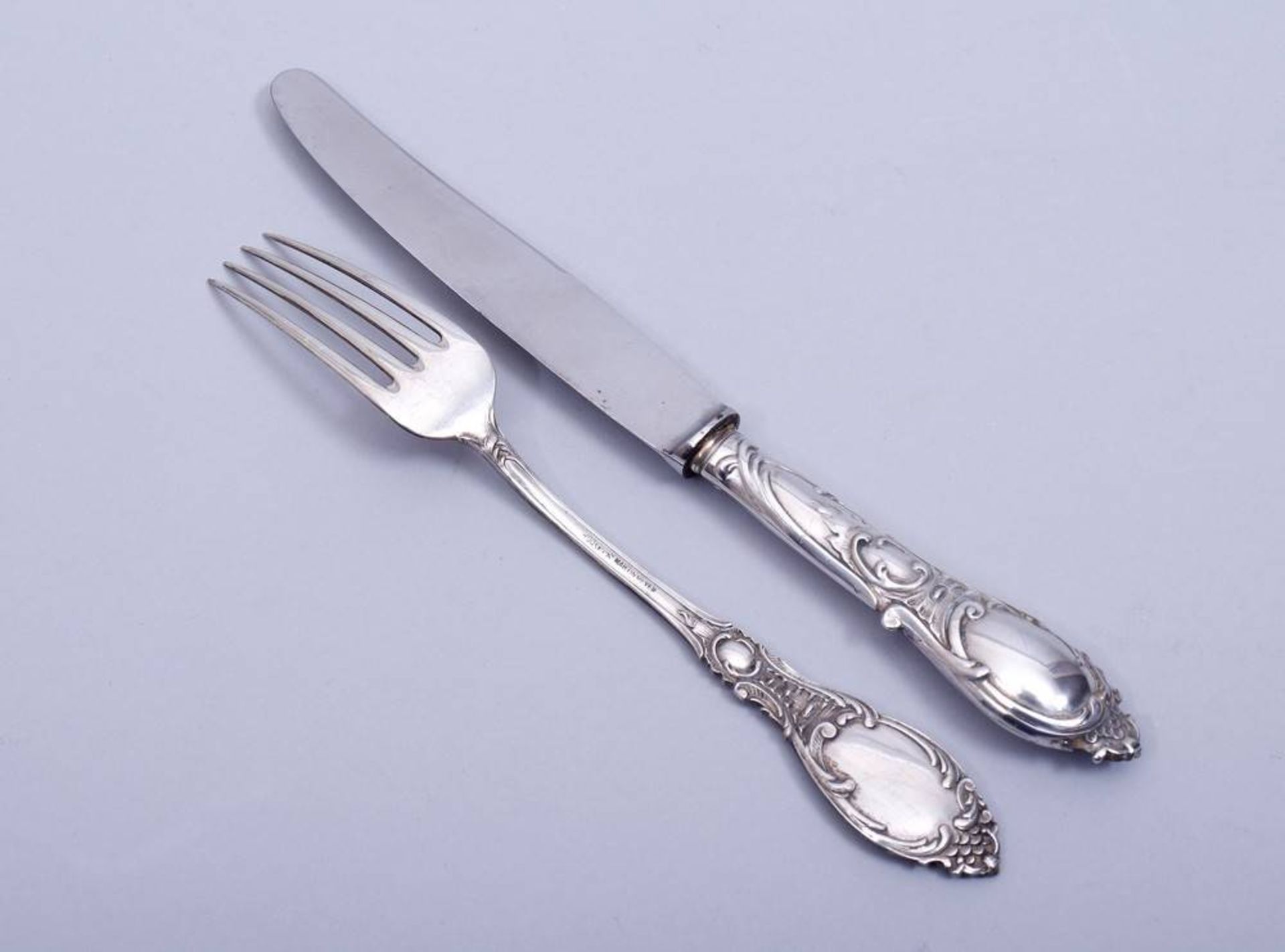 Small Cuttlery-Set silver, 800, german, ca. 1900, 12 pieces, Rocaille decoration, 6 knives and 6 - Bild 5 aus 6