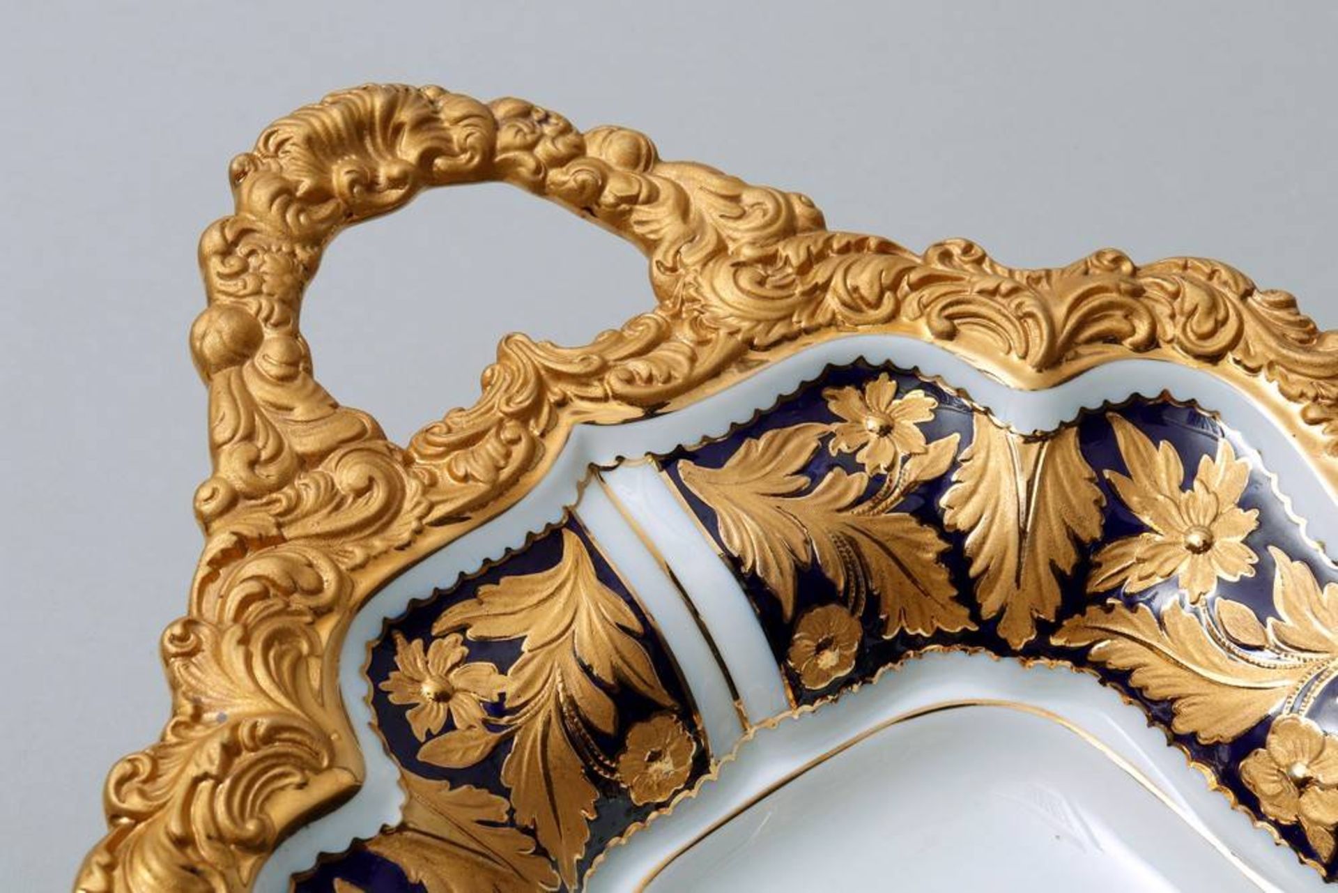 Dish Meissen, 1st half 20th C., floral and gilt decoration, porcelain, painted in colours, cobalt - Bild 3 aus 5