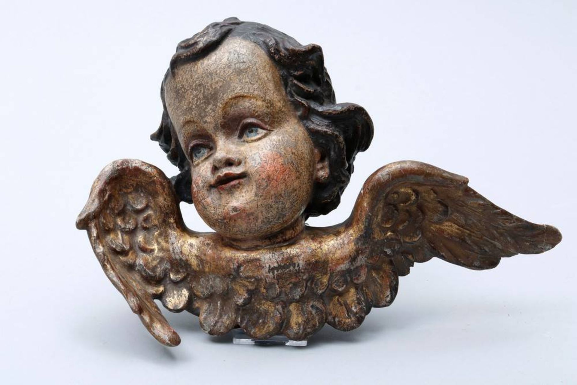 2 figural carvingssouth german, 20th C., pair of winged cherubs heads, carved wood, painted in - Bild 2 aus 7