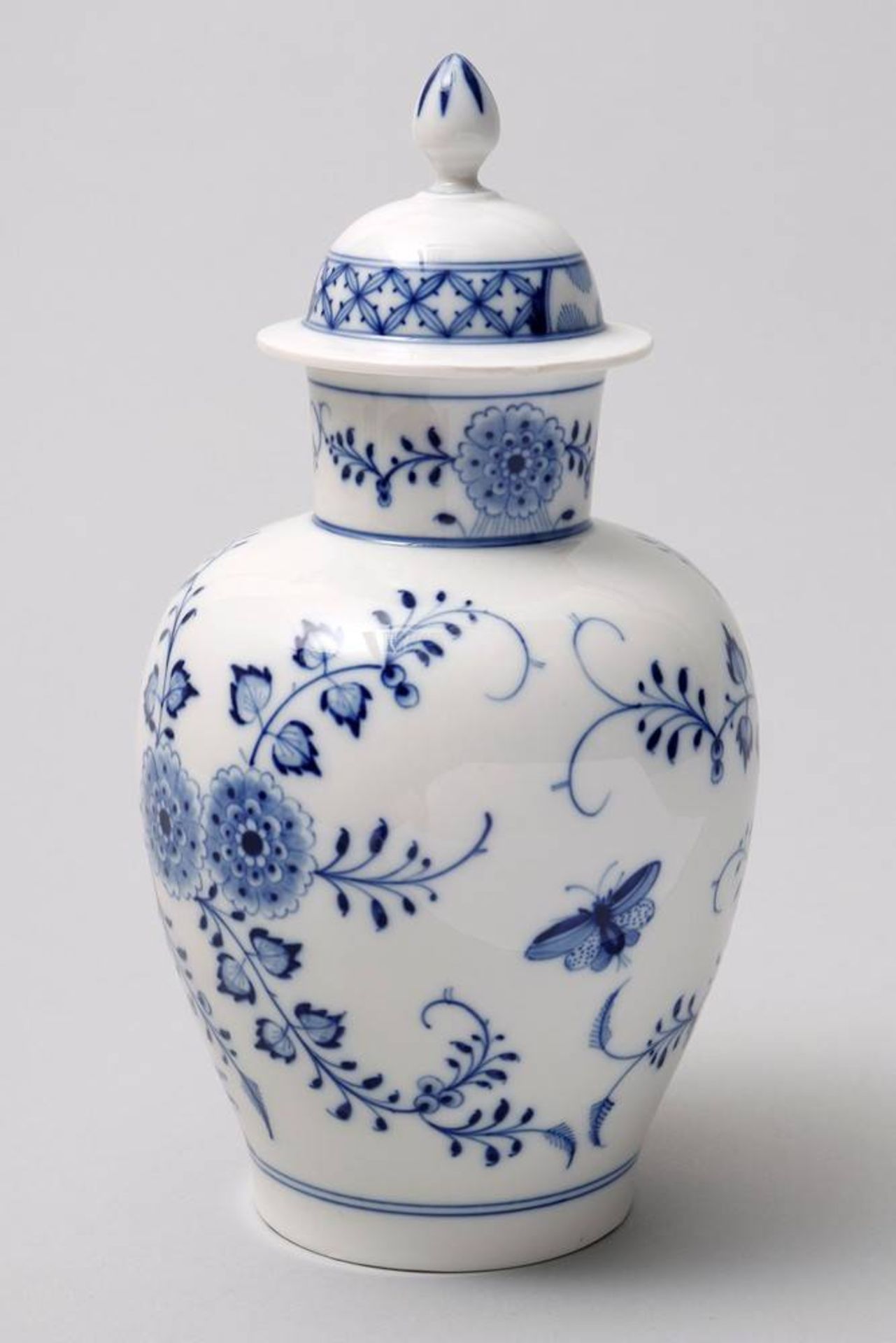 lidded vase, Meissen 1st half 20th C., porcelain, painted in underglaze blue, bird and rock - Bild 2 aus 3