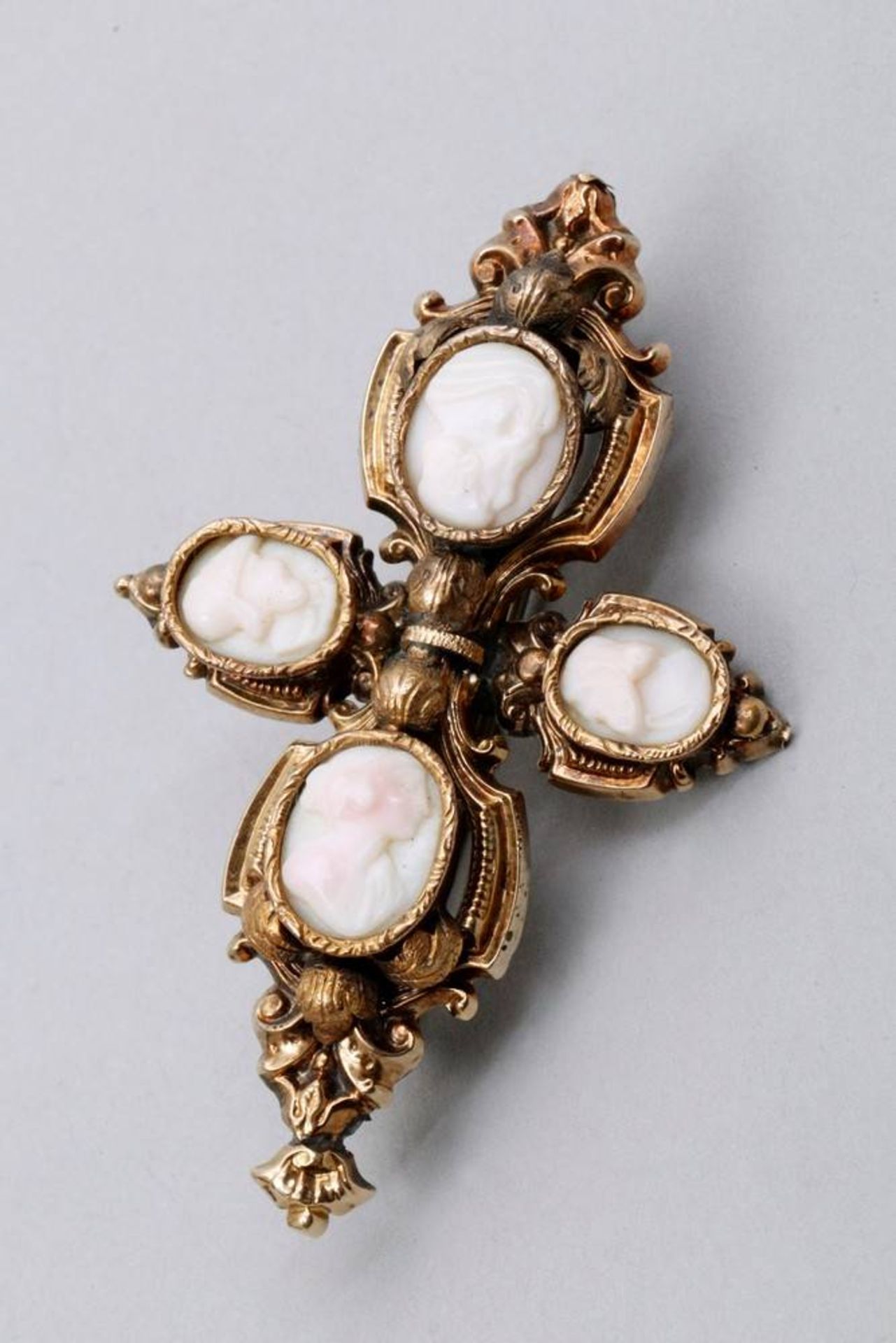 Biedermeier cross brooch 18kt gold, 4 portrait-cameos, H: ca. 5cm, signs of age and