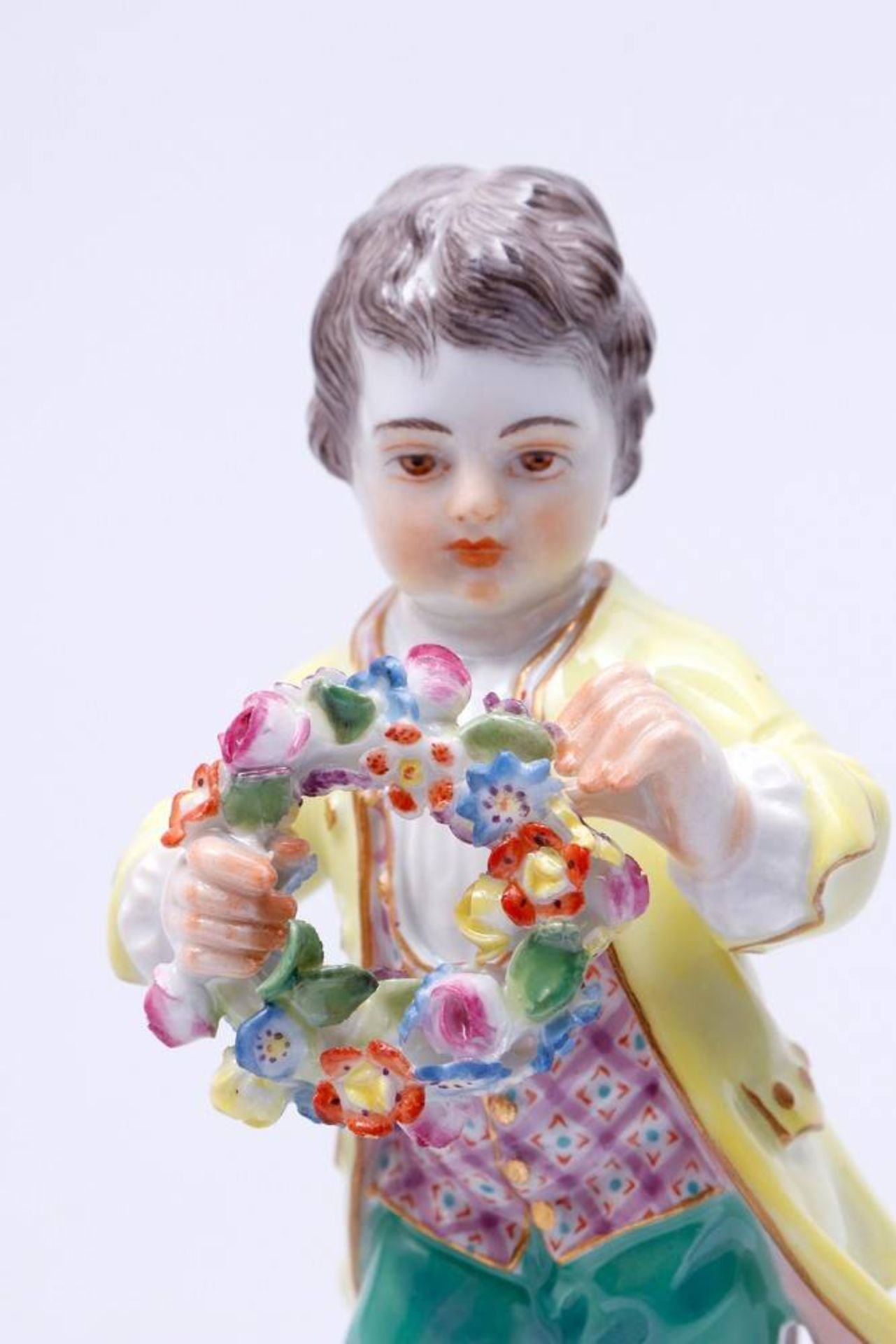 Young Gardener with floral wreath Meissen, 2nd half 20th C., design Johann Joachim Kaendler, boy - Bild 5 aus 6