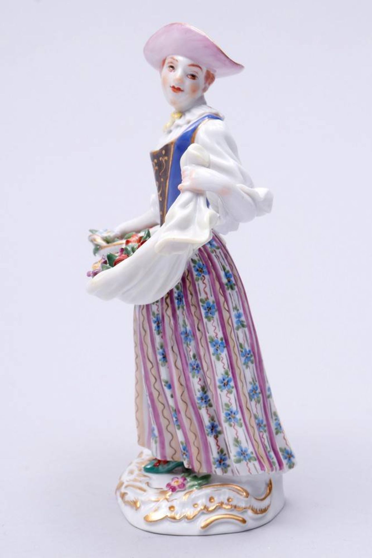 Female Gardener with Basket Meissen, 2nd half 20th C., design Johann Joachim Kaendler, standing - Bild 5 aus 6