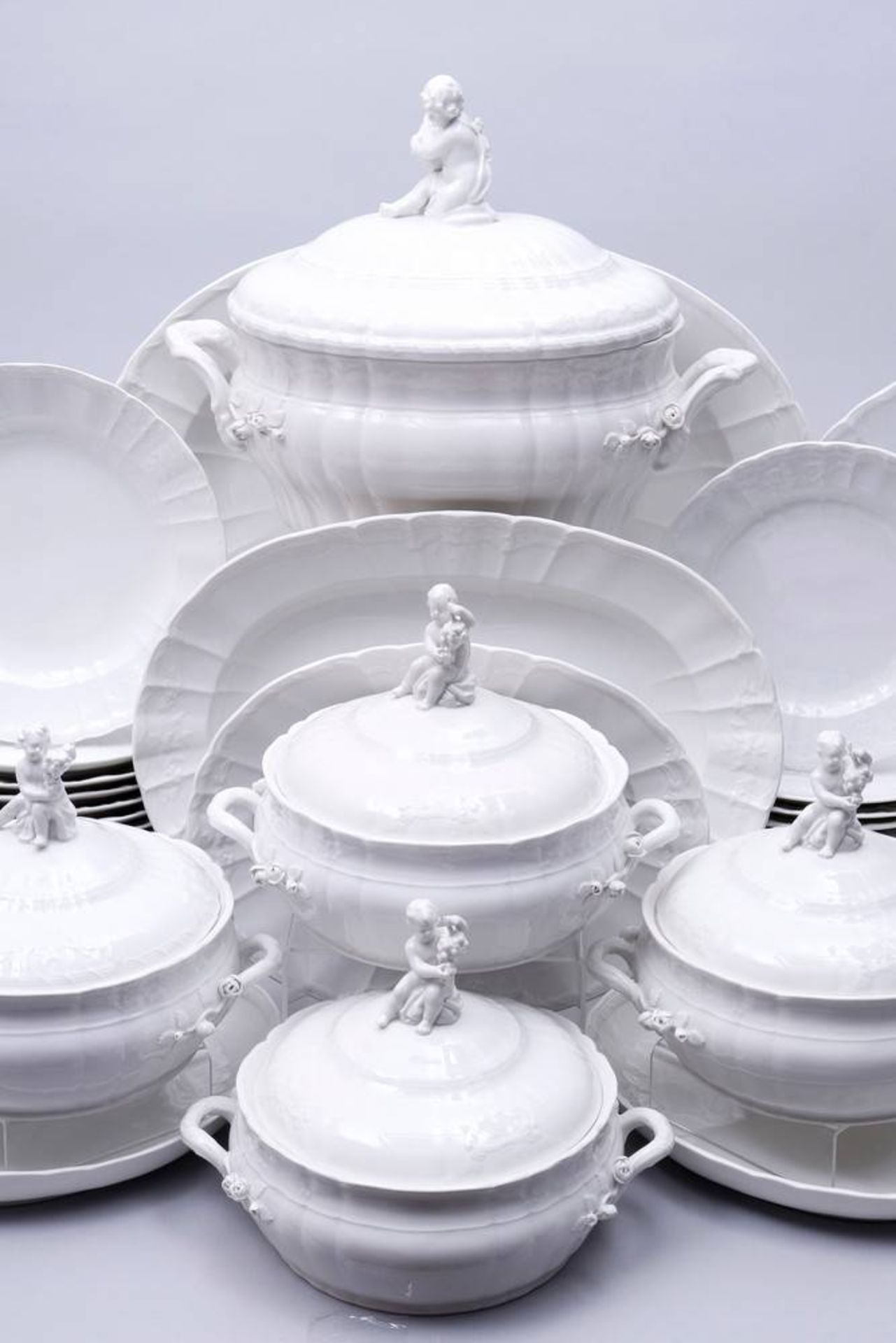 Dinner service KPM-Berlin, design Friedrich Elias Meyer 1767, form "Rocaille", manufactured befor - Bild 2 aus 12