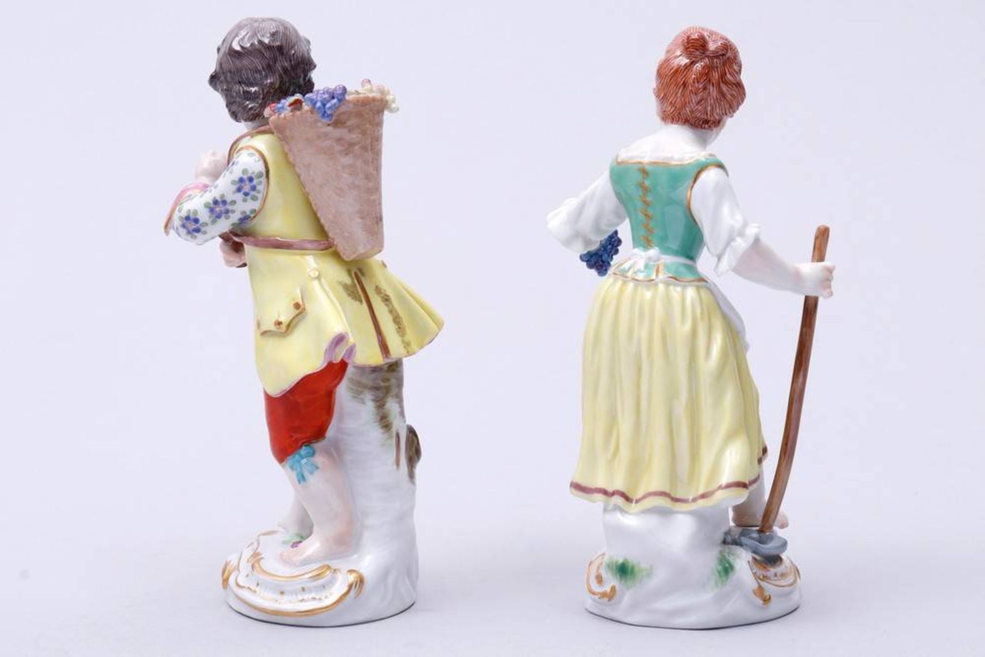 Pair of young Gardeners Meissen, 2nd half 20th C., design Johann Joachim Kaendler, standing boy - Bild 2 aus 7