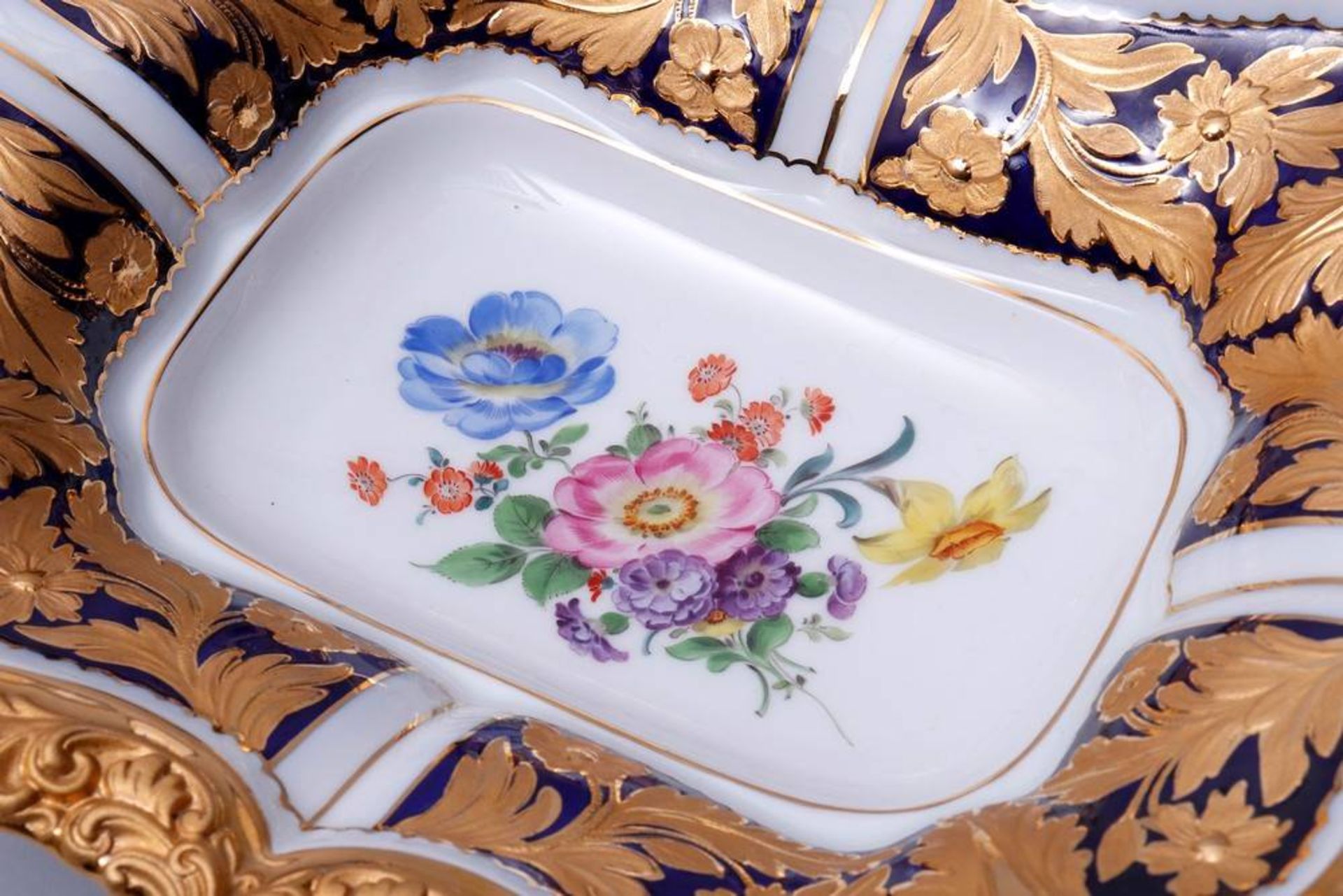 Dish Meissen, 1st half 20th C., floral and gilt decoration, porcelain, painted in colours, cobalt - Bild 2 aus 5