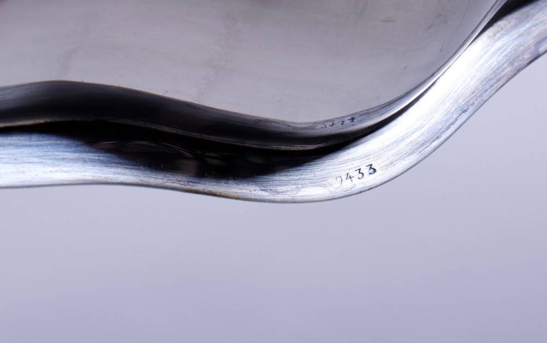 Dish silver, 925, M.H. Wilkens, 20th C., ca. 680g, D: 24,5cm, signs of age Schale 925er Silber, M.H. - Bild 3 aus 3