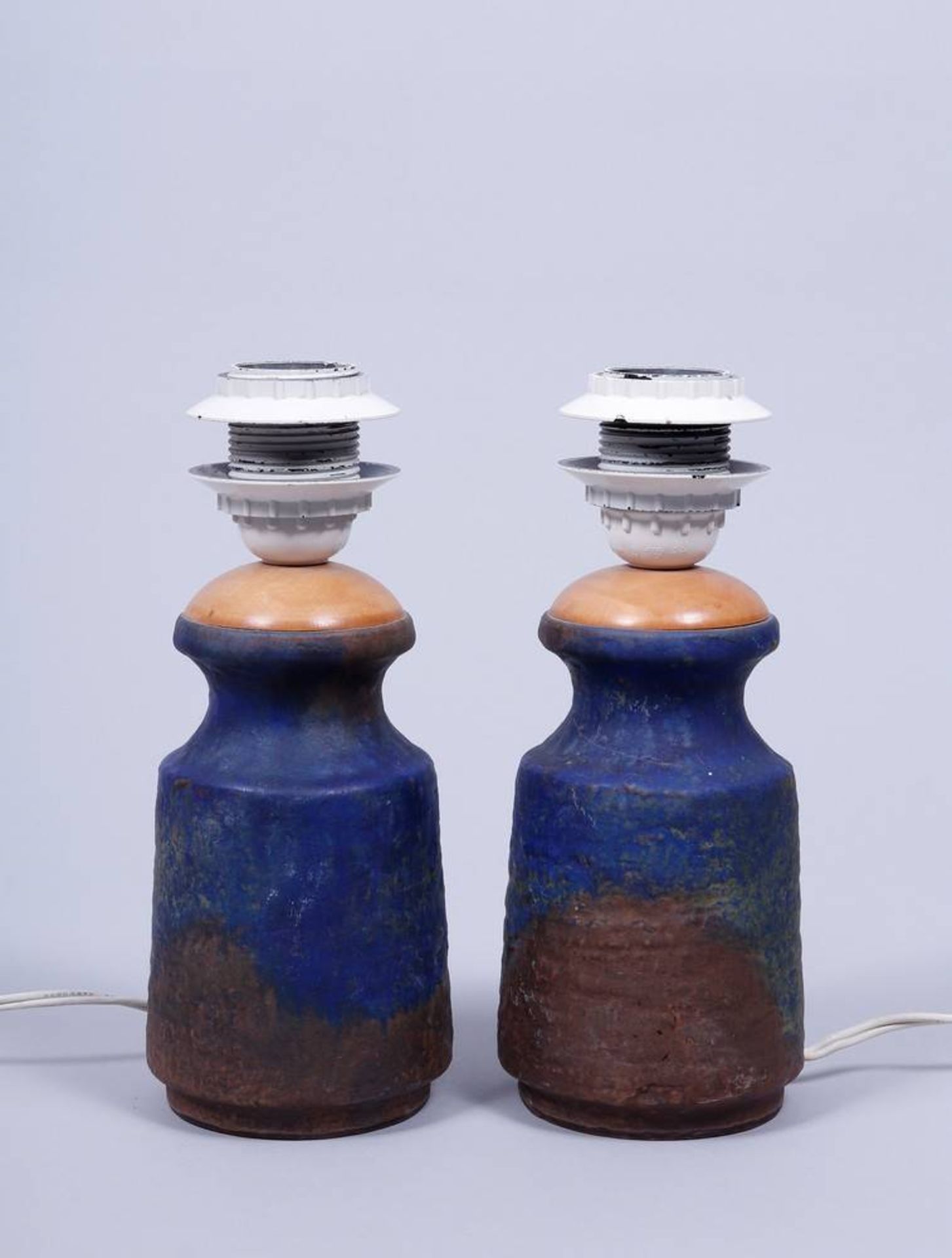 2 Tischlampen, Karlsruher Majolika, um 1960 Entwurf Fridegard Glatzle, zylindrischer Korpus mit