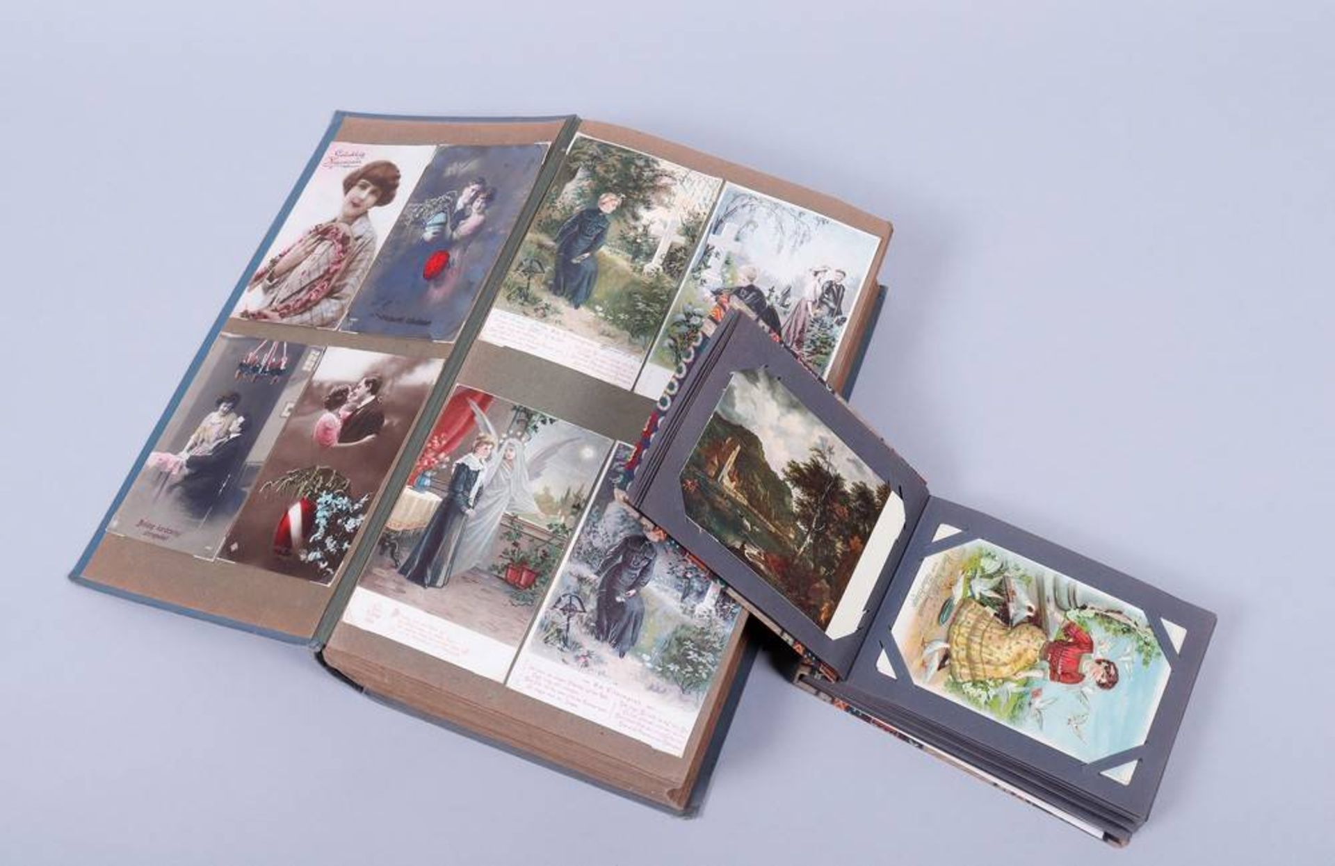 2 Postkarten-Alben, um 1900/1920 zus. ca. 570 Postkarten, u.a. europäisches Ausland und Deutschland, - Bild 2 aus 6
