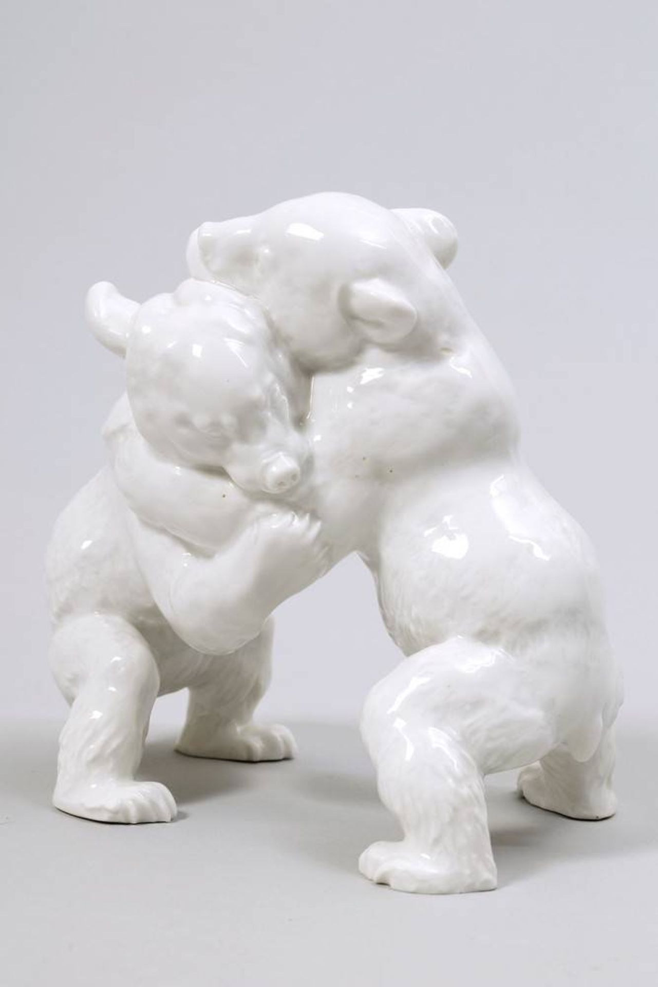 Spielende Bärenjunge, Allach1933-45, Weißporzellan, gemarkt, H: 11,5cm, min. GlasurfehlerPlaying