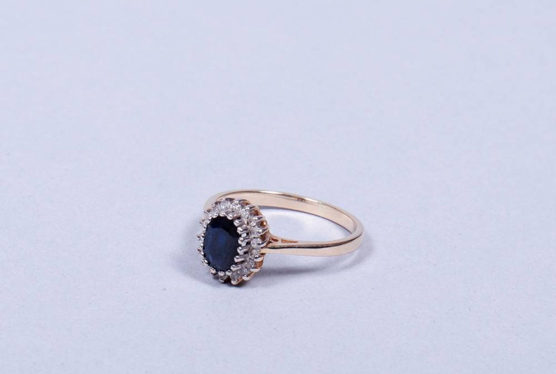 Ring und Anhänger, 585er GG zentrale Saphire in schwarz/blauer Farbe mit Brillanten und 8/8 - Bild 2 aus 5