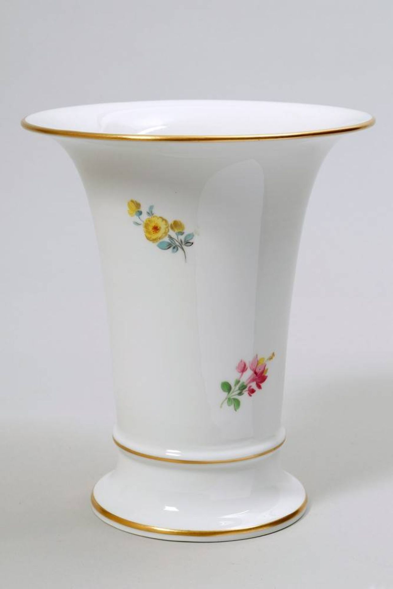 Trompetenvase, MeissenDekor Deutsche Blume, Porzellan, Goldlinien und Goldrand, schauseitig - Bild 2 aus 3