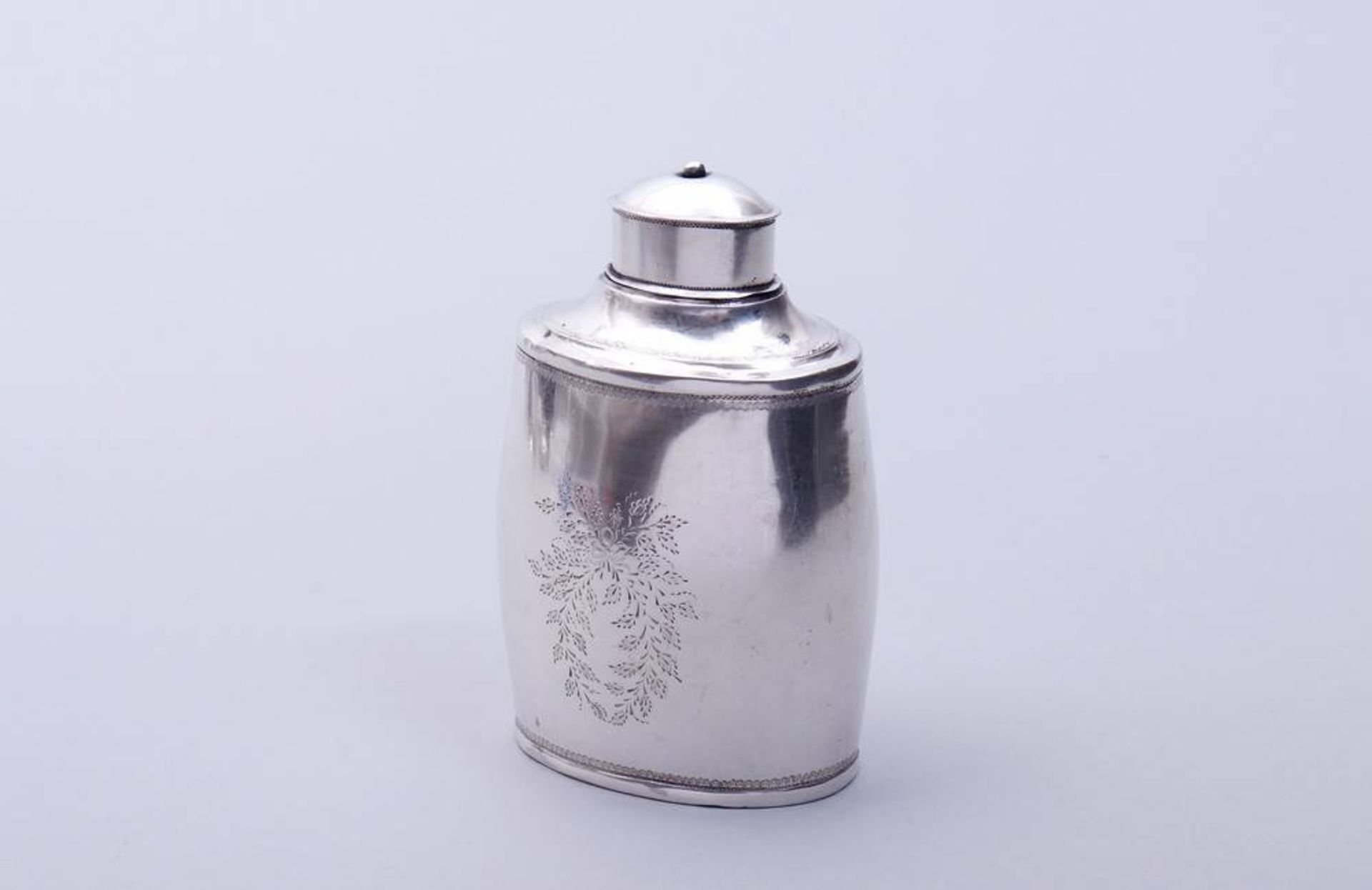 Teedose, Silber, wohl deutsch, 18.Jh. gebauchter, ovaler Korpus mit kurzem Hals, schauseitig - Bild 2 aus 4