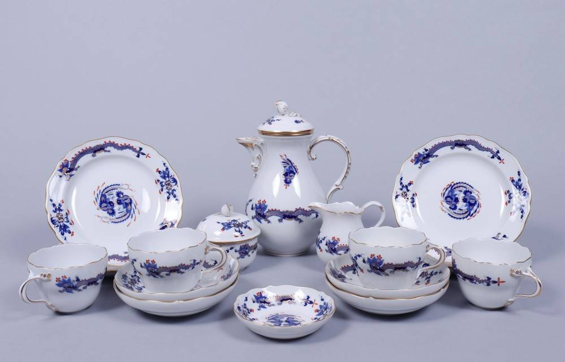 Kleines Kaffeeservice, Meissen, 20.Jh., Dekor "reicher blauer Drache", 16-tlg. Porzellan, polychrom