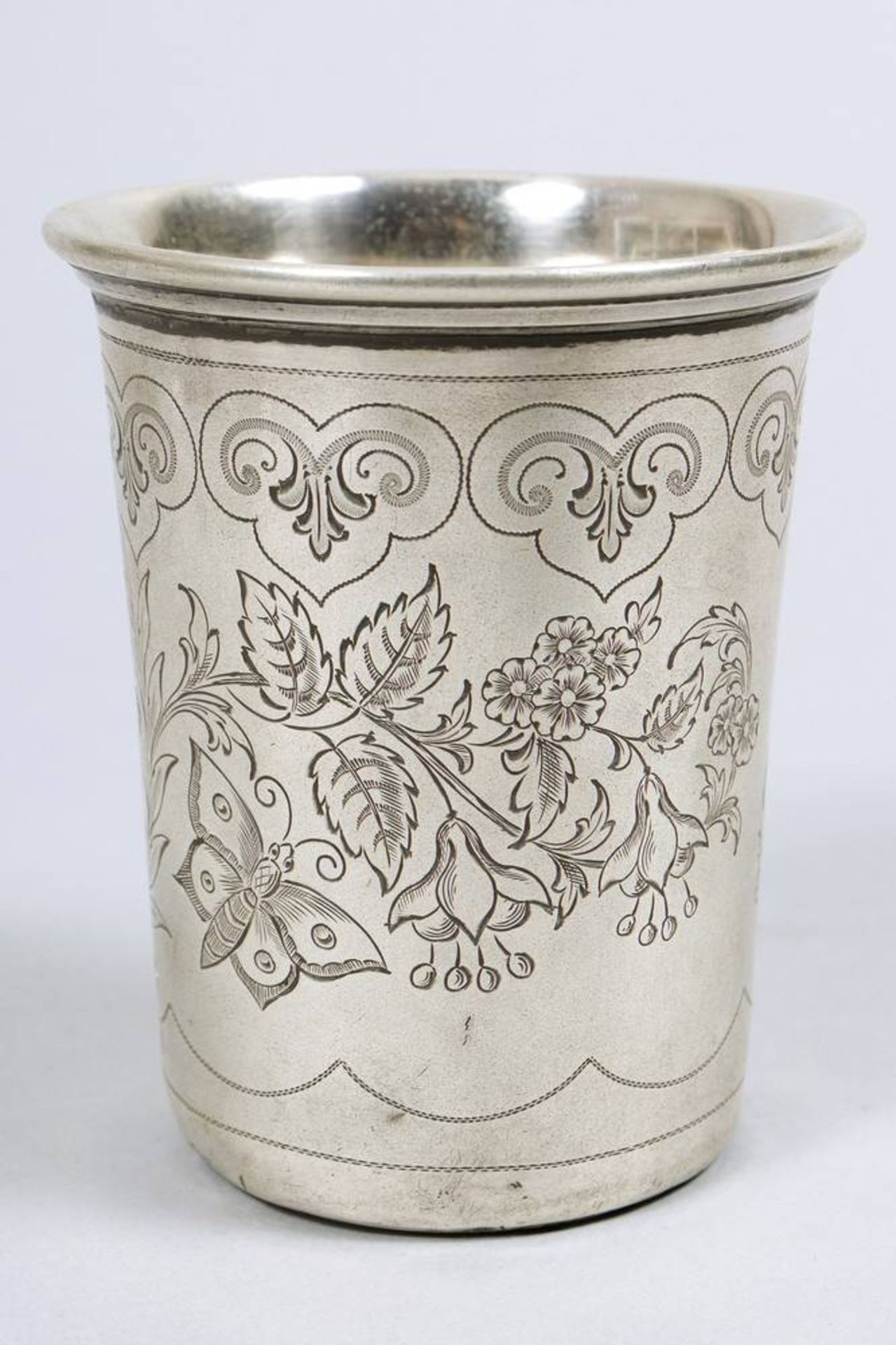 Becher, Silber, wohl Gottfried Erhard Dehio, Reval, 1. Hälfte 19.Jh. zylindrische, konische Form, - Bild 2 aus 4