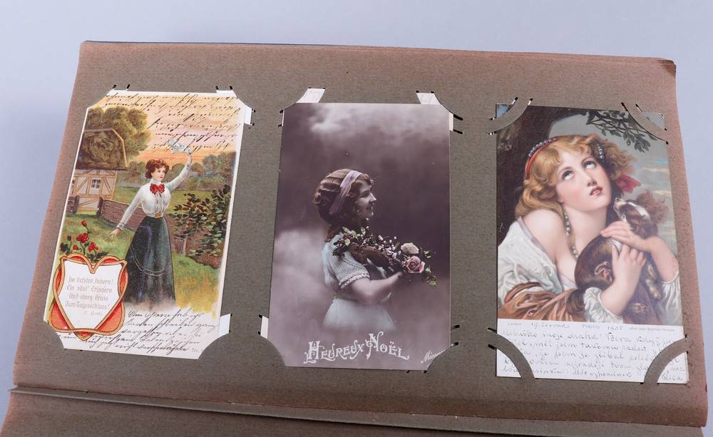 2 Postkarten-Alben, um 1900/1920 zus. ca. 570 Postkarten, u.a. europäisches Ausland und - Image 4 of 6
