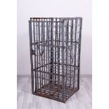 Weinkäfig wohl deutsch, 1. Hälfte 20. Jhdt., Metall, grau lackiert, HxBxT 116,5x57x55cm, Alters-