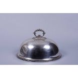 Große Cloche, versilbert, England, um 1900/20 ovaler, hochgewölbter Korpus mit umlaufendem