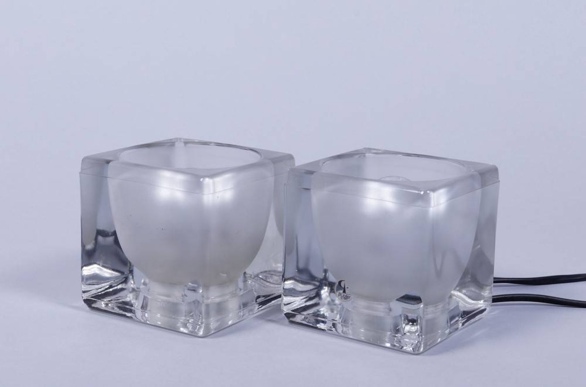 Paar Tischlampen, Peill & Putzler, um 1970 Kubusform, partiell satiniertes Glas, Herstellerzeichen,