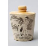 Snuff-Bottle China, um 1900, konisch ansteigend, auf der Wandung recto und verso erotische Motive,
