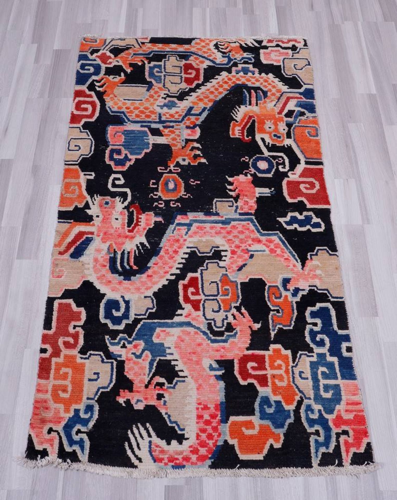 Teppich, Tibet/Nepal, antik klassische Zeichnung, schwarzes Zentralfeld mit großflächigem