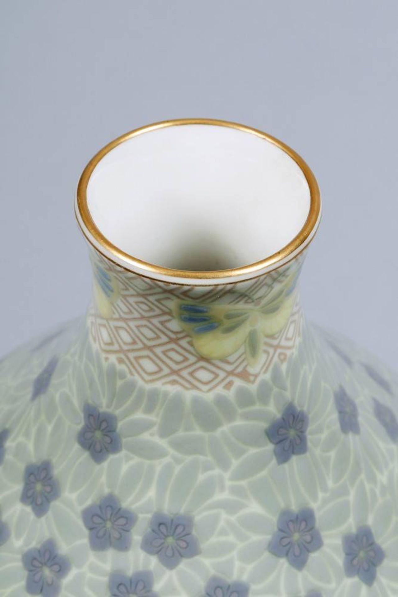 Jugendstil-Vase, Sèvres, Dekor Edouard Frédéric Ballanger (tätig 1902-1912), um 1910 auf rundem - Bild 4 aus 7