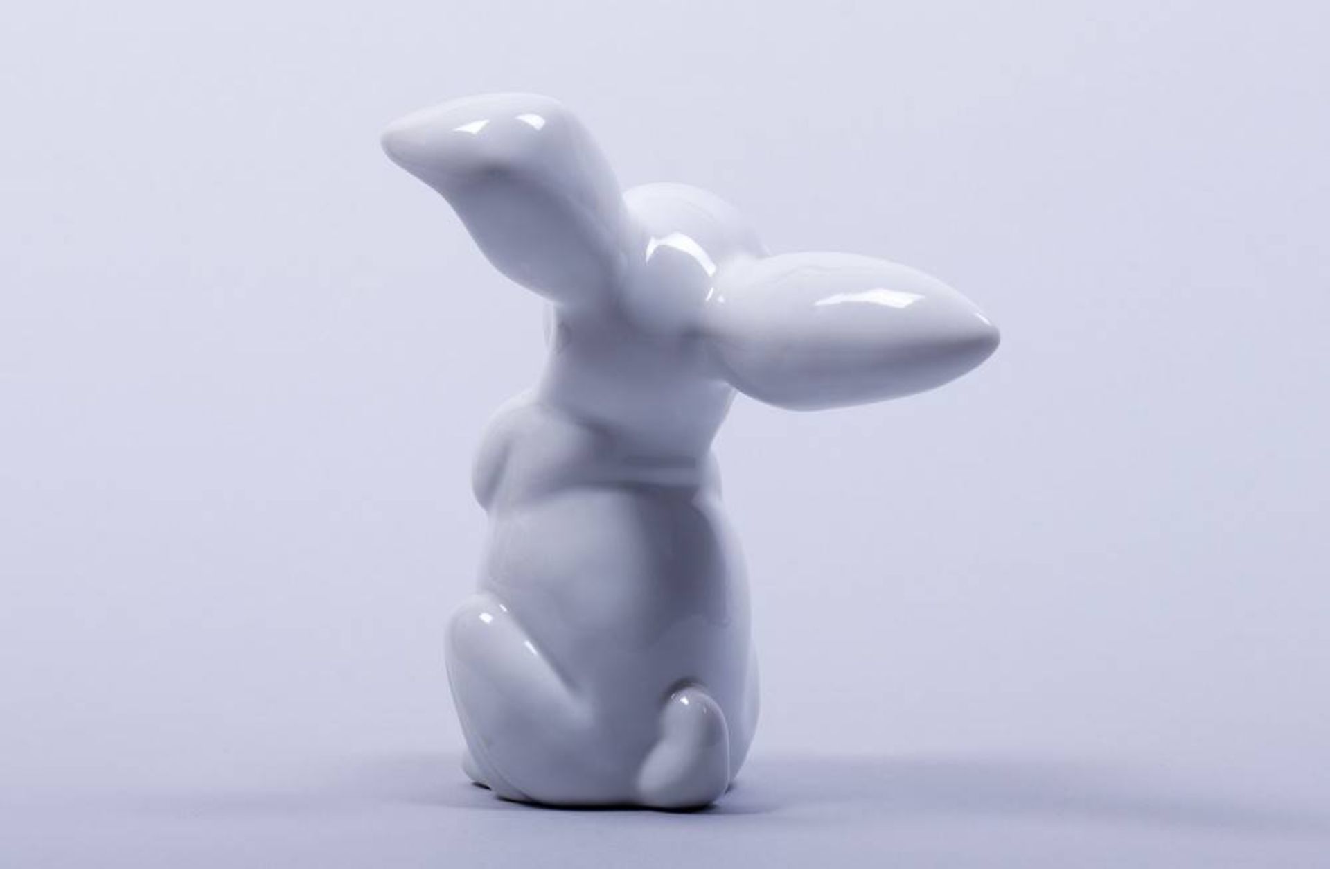 Lachender Hase, Rosenthal, 20.Jh. Entwurf wohl Max Hermann Fritz (1873-1948), Weißporzellan, - Bild 2 aus 4