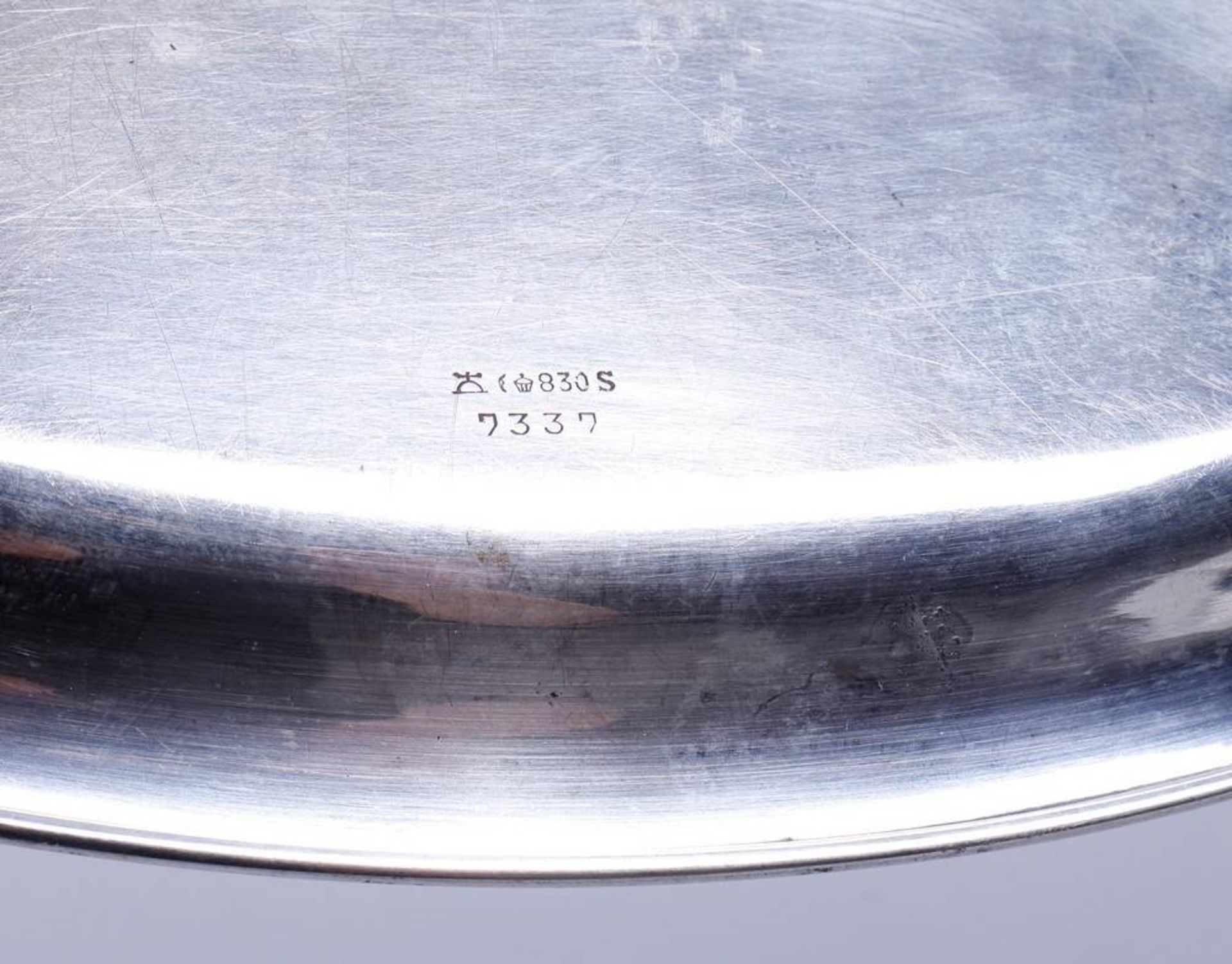 Zucker/Sahneset auf Stand, 835/830er Silber, deutsch, 20.Jh. Barockform, 3-tlg., bestehend aus - Bild 5 aus 5