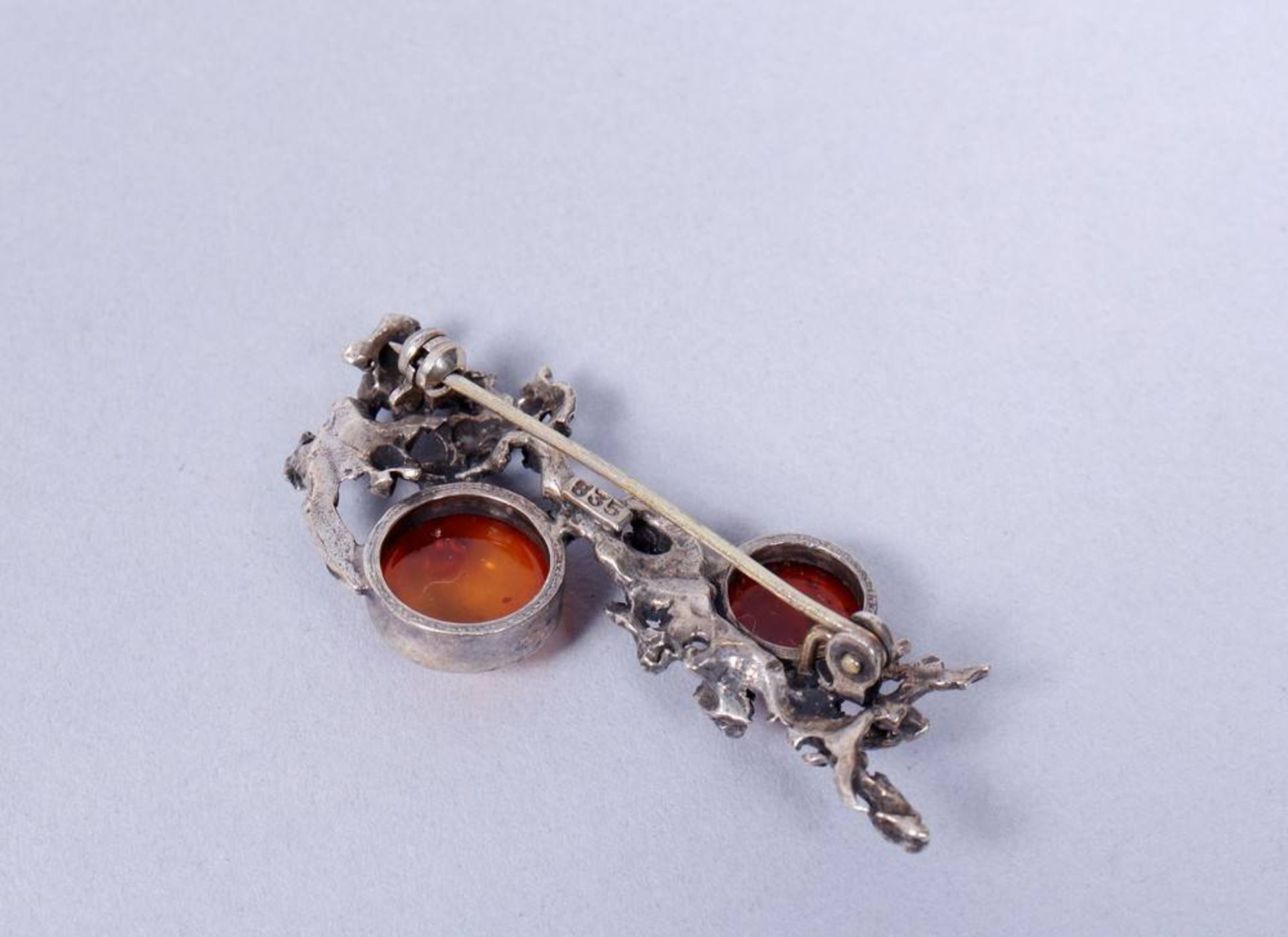 Brosche 835er Silber, Astform mit Bernstein-Cabochons, ca. 5,3g brutto, L 5cm Brooch 835 silver, in - Image 2 of 2