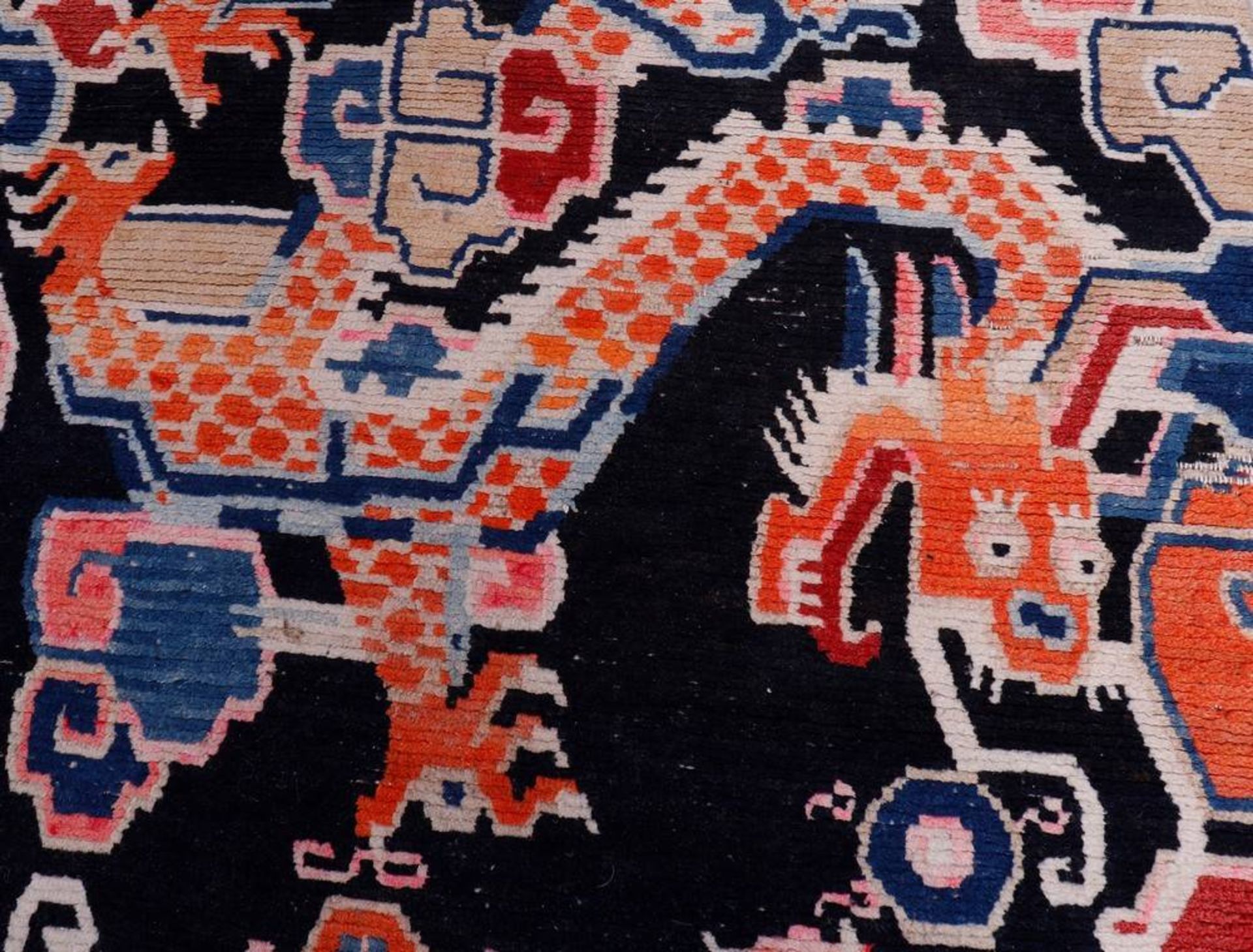 Teppich, Tibet/Nepal, antik klassische Zeichnung, schwarzes Zentralfeld mit großflächigem - Bild 2 aus 3