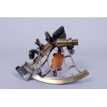 Sextant in Transportkiste, Cox & Coombes, Devenport/Plymouth, um 1900/20