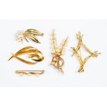 Four 9ct gold and cultured pearl brooches various designs with a total gross weight approx. 15.6gms,