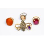 An 18ct gold and agate dress ring, oval stone, size M1/2, along with and 18ct gold cameo ring,