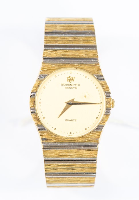 A gold plated Raymond Weil bracelet watch, ref.9042, quartz movement, having signed gold dial with