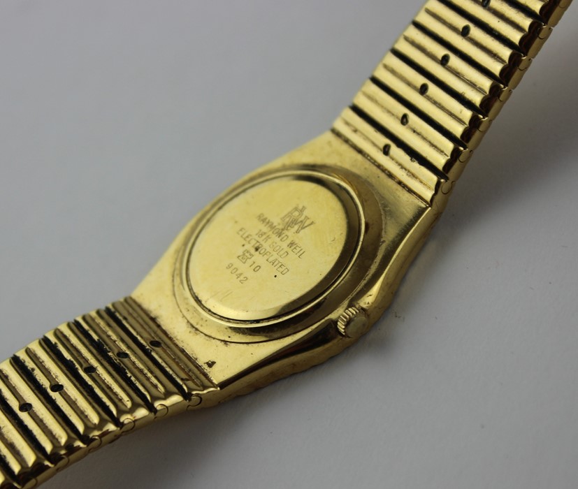 A gold plated Raymond Weil bracelet watch, ref.9042, quartz movement, having signed gold dial with - Image 5 of 6