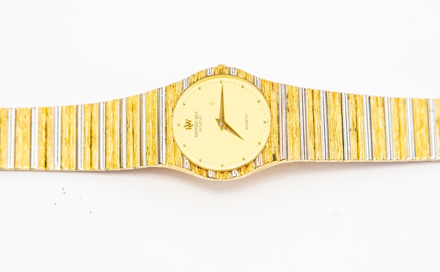 A gold plated Raymond Weil bracelet watch, ref.9042, quartz movement, having signed gold dial with - Image 6 of 6