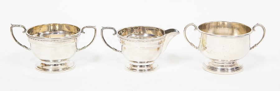 A George VI silver milk jug and sugar bowl, TS Birmingham 1932, approx. weight 6.4ozt, along with an - Image 2 of 5