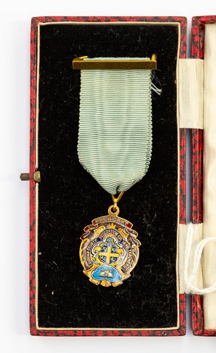 A cased 9ct gold Durham County Federation of Head Teachers Medal.