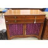 Late Georgian mahogany ladies vanity table, with pull out vanity compartments and dressing top,