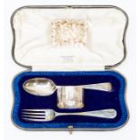 A christening set, London 1920 in original Pearce and Sons box, approx 2.55 troy oz, 79.4gm
