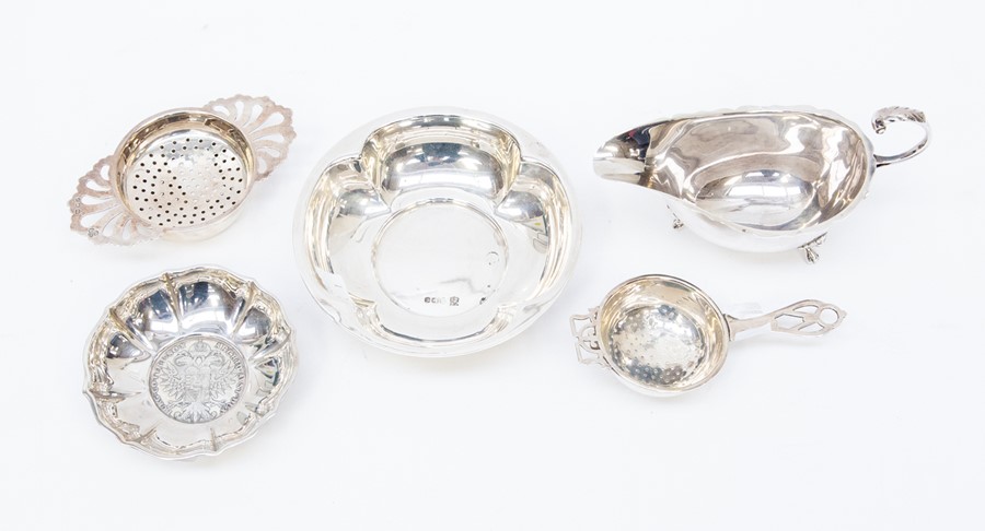 A collection of silver to include a bon bon dish, Sheffield 1972, Cooper Brothers & Sons Ltd,