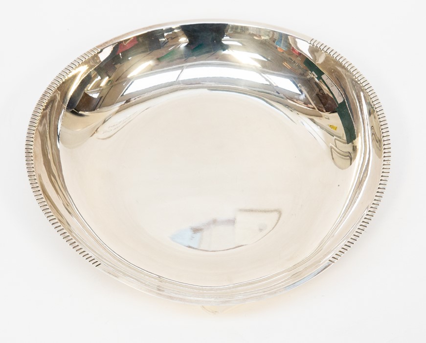 A silver off round bowl with inverted lined decoration to each end, diameter approx. 238mm x 250mm x