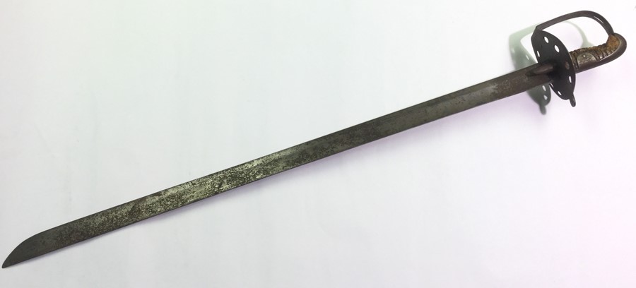 Napoleonic Wars British 1796 Pattern Heavy Cavalry Sword. Fullered single edged blade 89cm in - Image 4 of 4