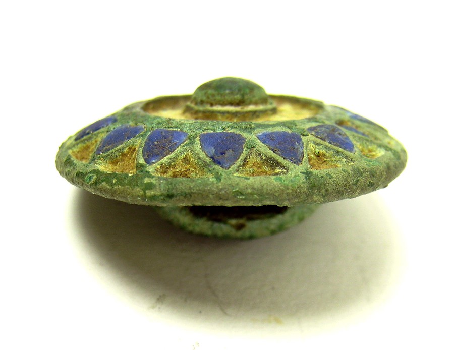 Romano-British enamelled button or fitting A beautifully well preserved piece with most of the - Image 2 of 6