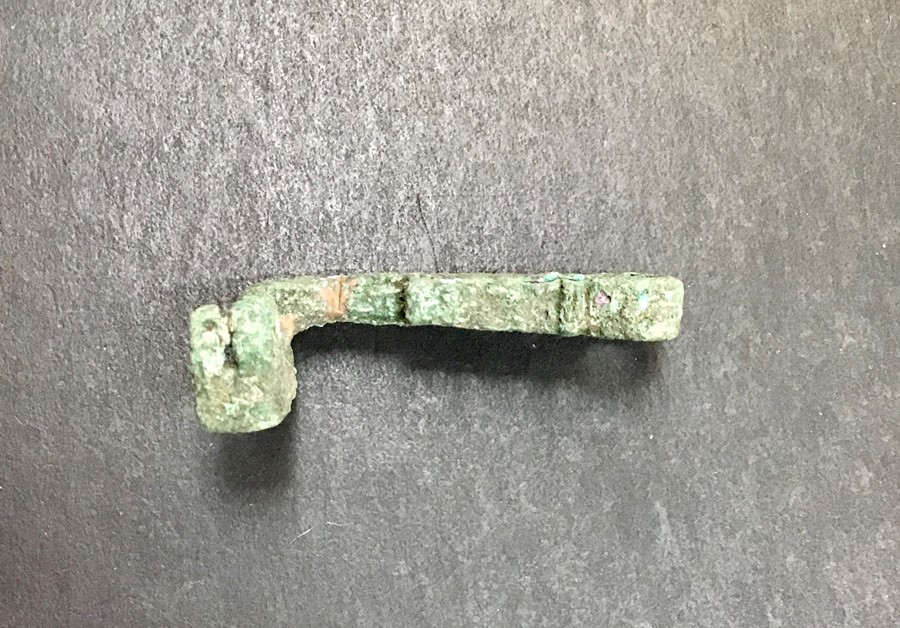 A Roman bronze key, Circa AD 44-200. A complete key formed of a sub-rectangular body with integral - Image 3 of 4