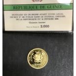 Republique de Guinee, .9 Gold 2000 Francs (8g) commemorating the moon landings.