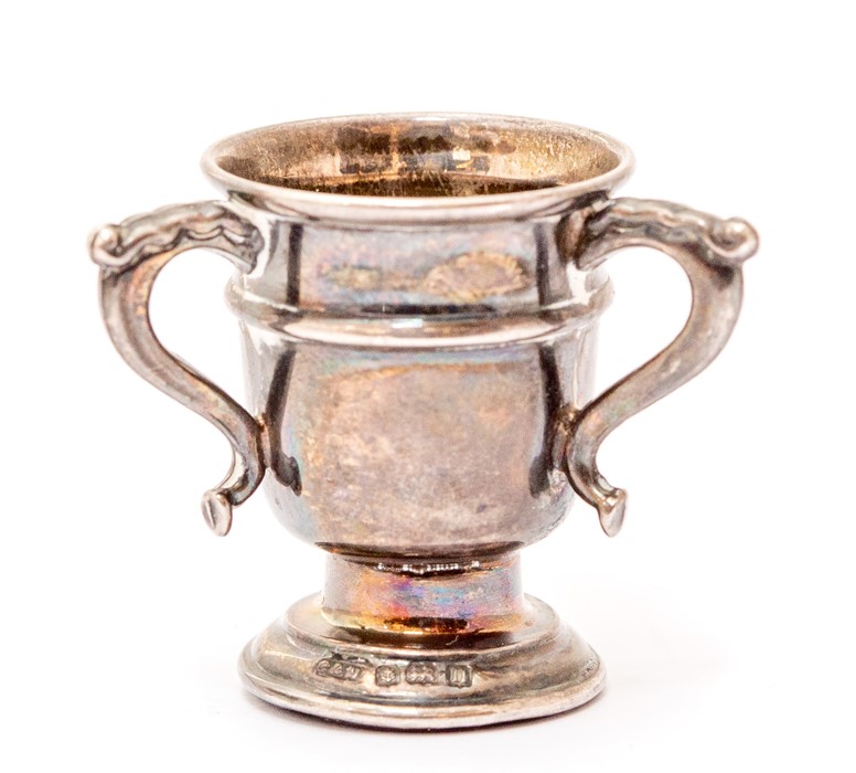 A miniature silver tyg, Crisford & Norris Ltd, Birmingham 1912, approx 3cm high, approx 0.2ozt - Image 5 of 6