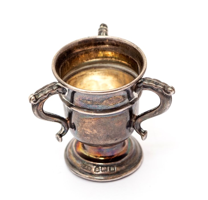 A miniature silver tyg, Crisford & Norris Ltd, Birmingham 1912, approx 3cm high, approx 0.2ozt - Image 2 of 6