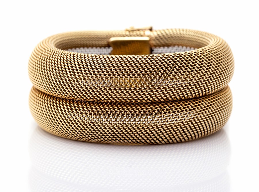A continental 14ct gold mesh bangle, comprising double domed mesh rows, width approx. 30mm, length - Image 2 of 2