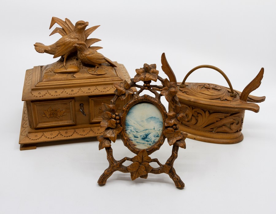 Early 20th Century Tyrol treen, to include jewellery casket, birds finial, interior lined in velvet,